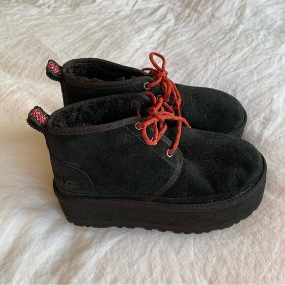 UGG Neumel Heritage Platform Suede Sherpa Tie Mini Ankle Bootie Boots Black Red - Picture 3 of 9